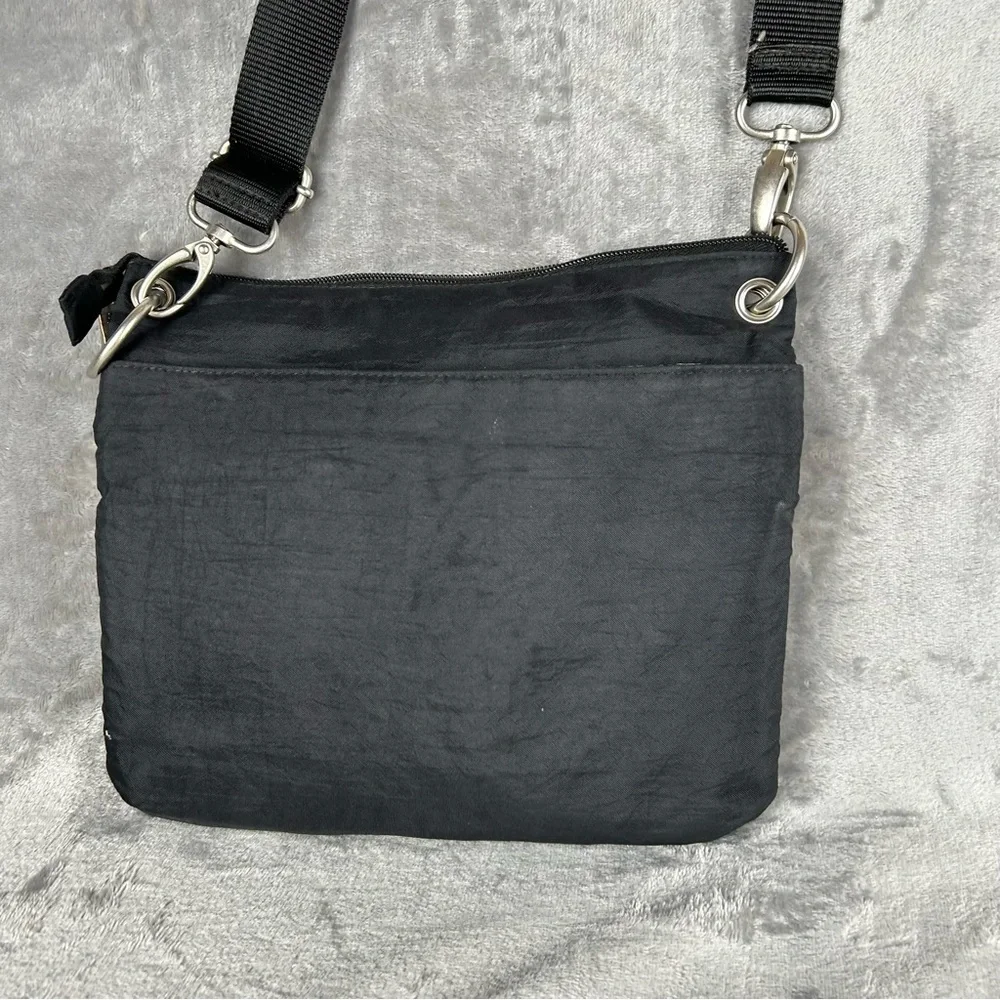 Baggallini Black Nylon Medium Crossbody Purse‎ Adjustable Strap Pockets Travel